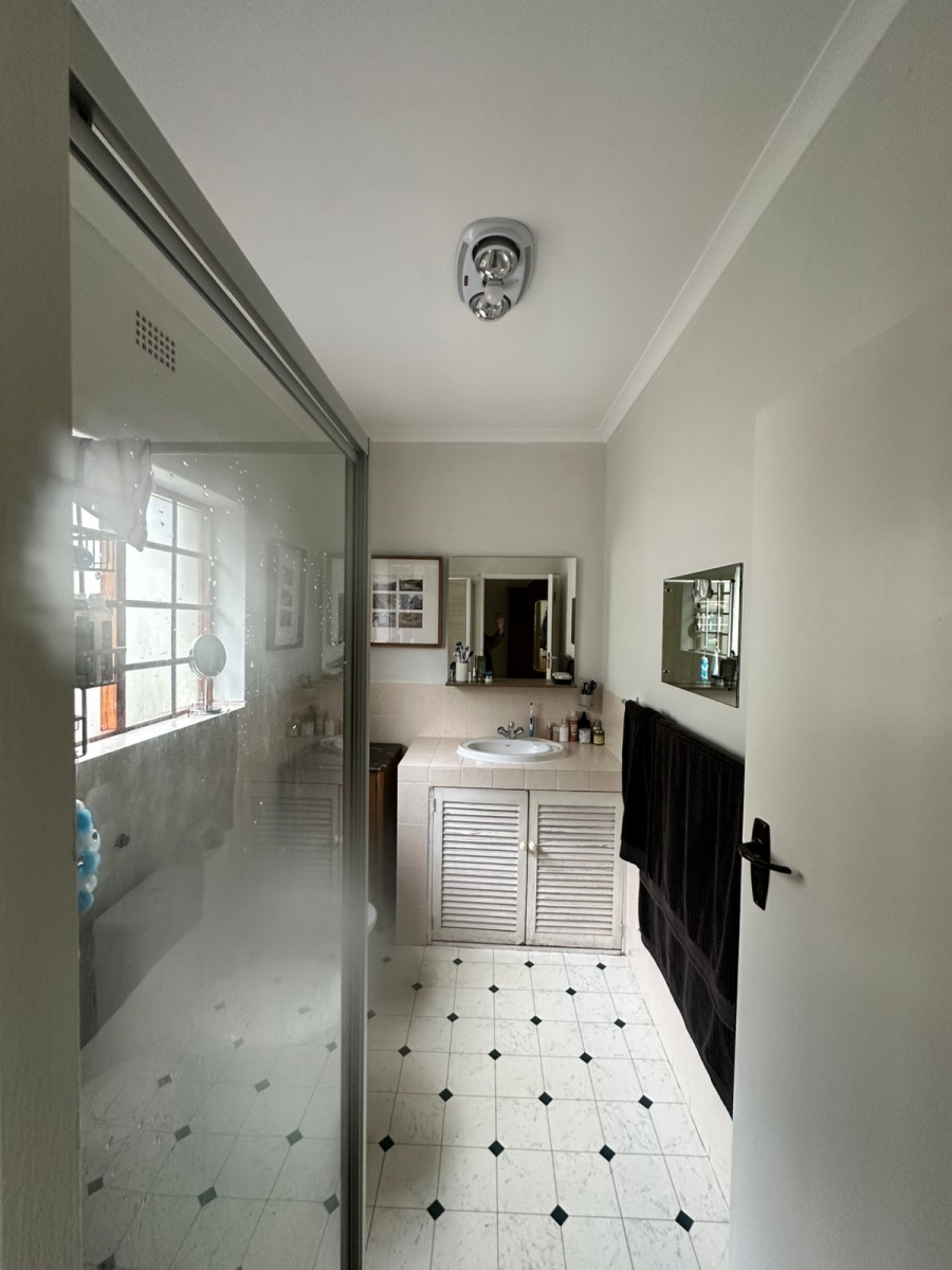 To Let 3 Bedroom Property for Rent in Wynberg Upper Western Cape